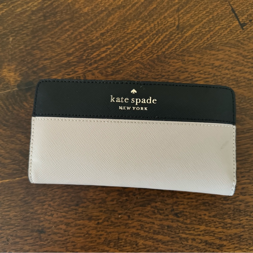 Kate spade medium sized wallet